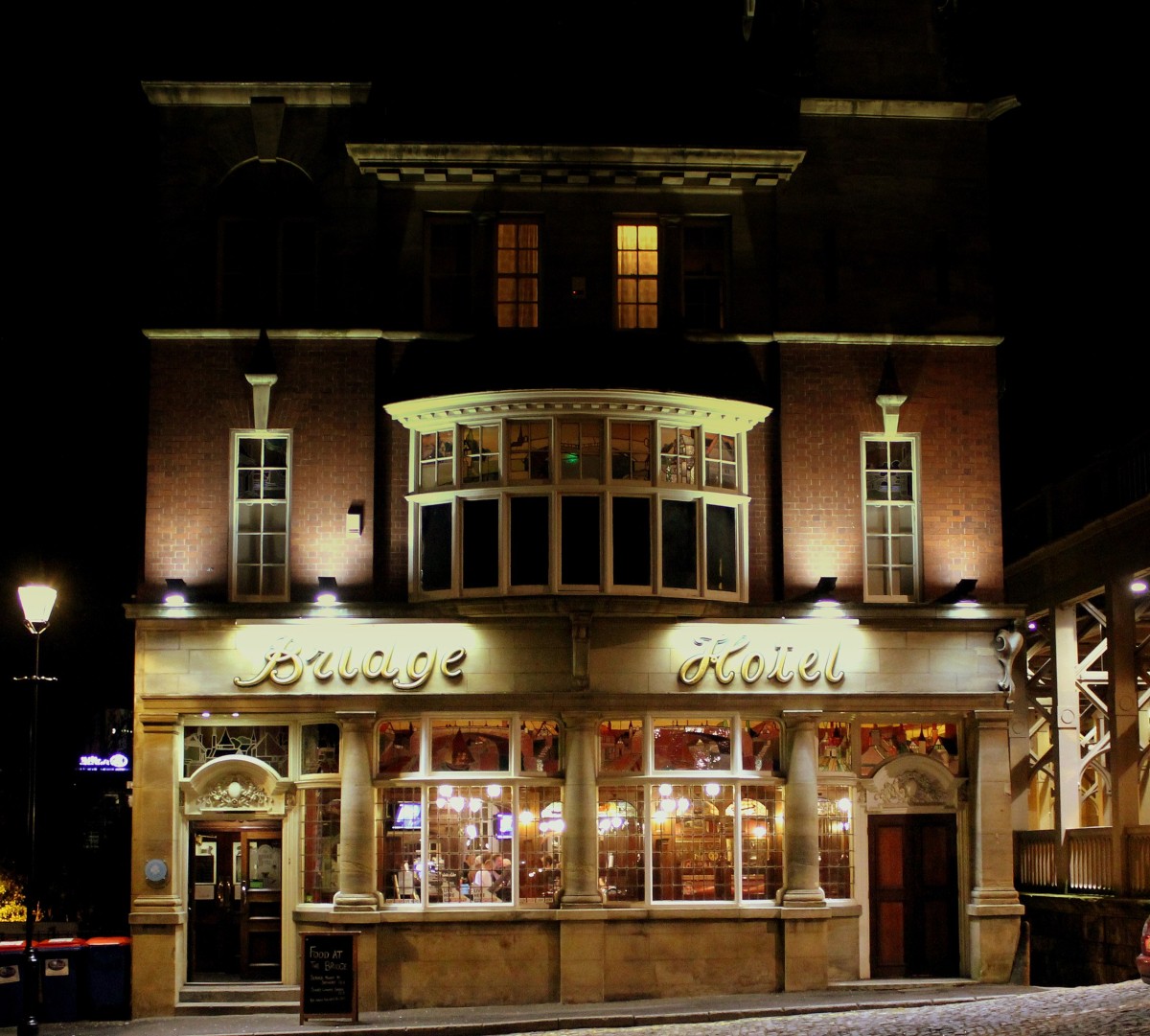 The Bridge Hotel, Photo by The Stephen J Mason Photography Collection via Flickr, Free to use under the CC BY-SA 2.0 licence
